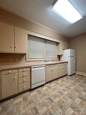Foto del edificio - 1208 E Franklin Blvd
