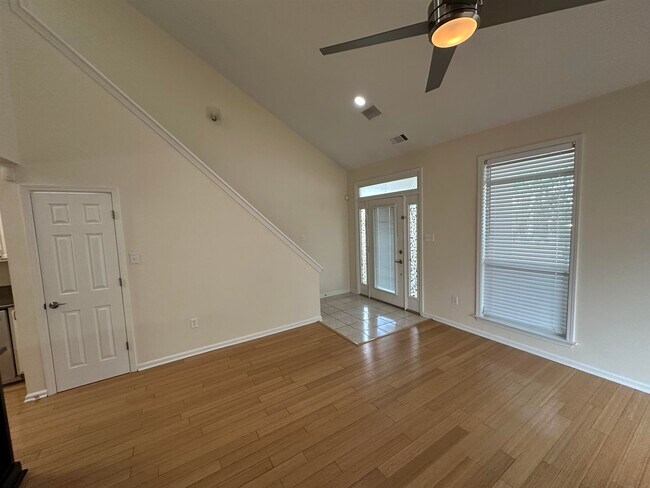 Foto del edificio - 1093 River Isle Dr