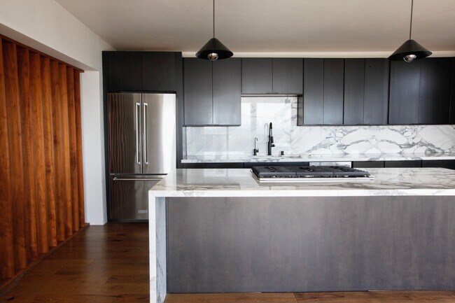 Foto del edificio - Rare MCM 2 bed/ 2 bath 11th Floor Corner Residence w/ Panoramic Views at the Top of Los Feliz Towers