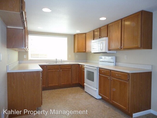 Building Photo - 3909 Sunset Dr