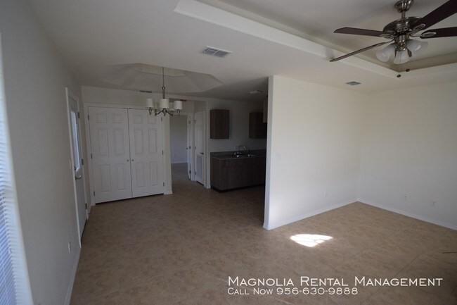 Building Photo - Tulipan Villas Apartments