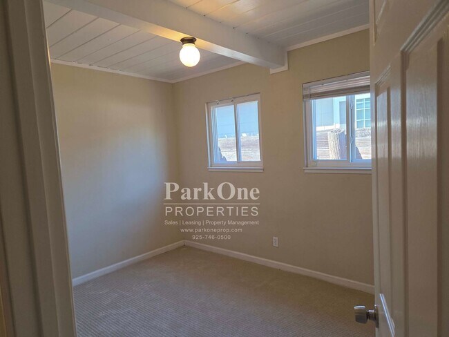 Foto del edificio - Single Level Concord Home