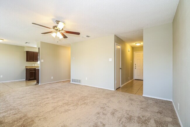 Building Photo - 908 Blue Ridge Dr