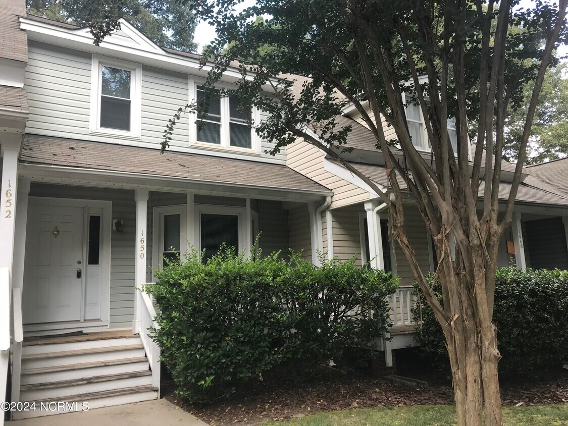Primary Photo - 1650 Claiborne Ct