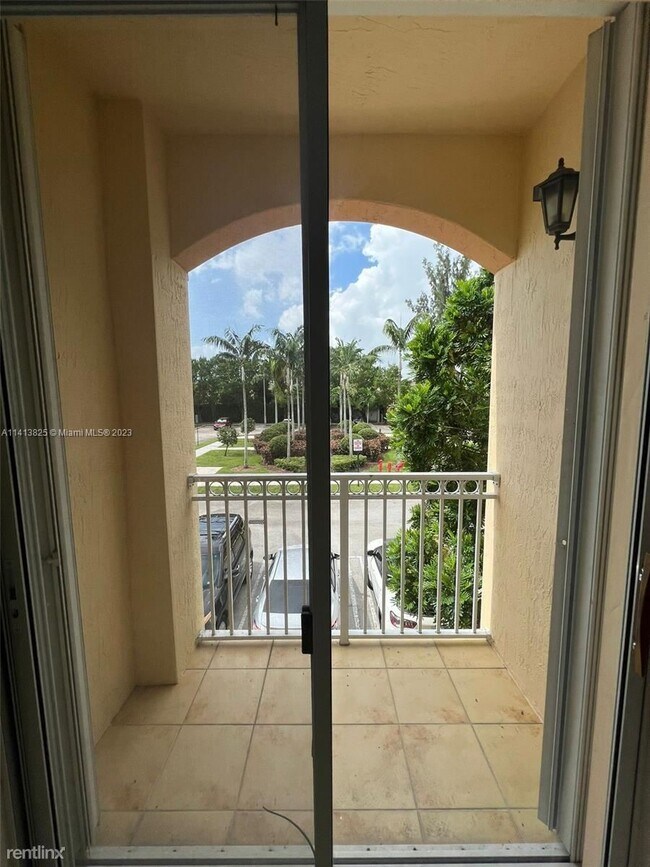 Foto del edificio - 2 br, 2.5 bath Condo - 10242 NW 7th St