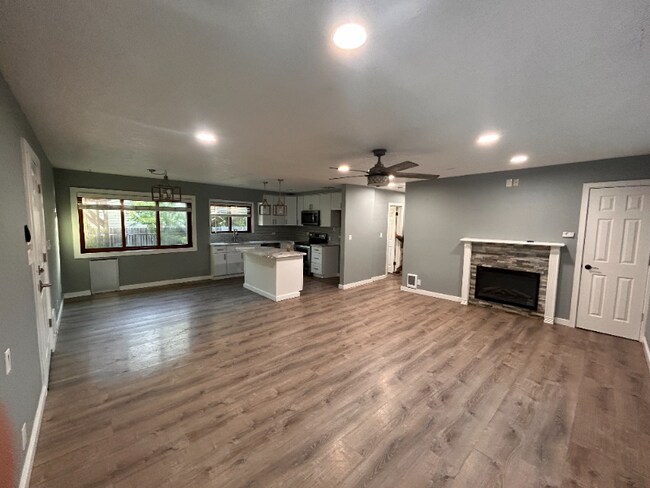 Building Photo - 8465 SW Pfaffle St