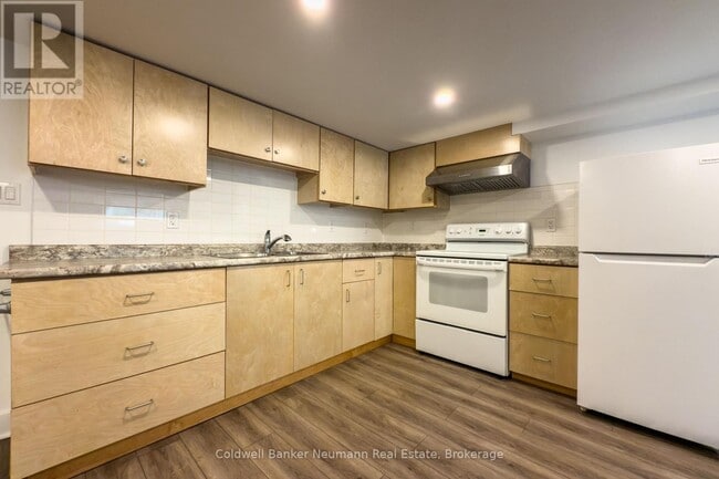 Building Photo - 18 Forest Hill Dr