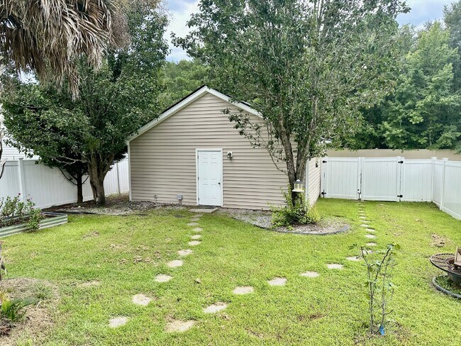 Building Photo - University Park Home, Available in August