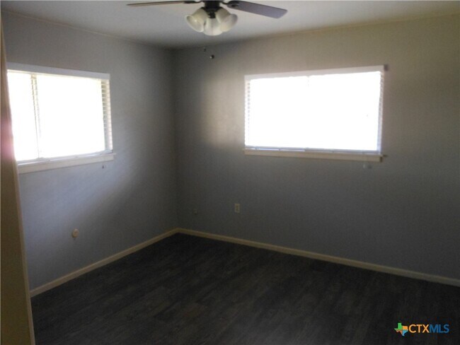Foto del edificio - 1441 Robin Ln