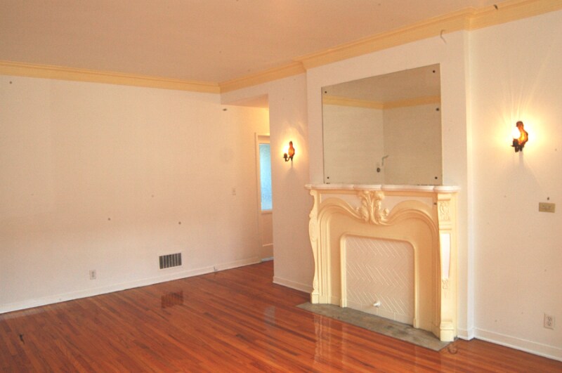 Primary Photo - 6010 1/2 Franklin Ave