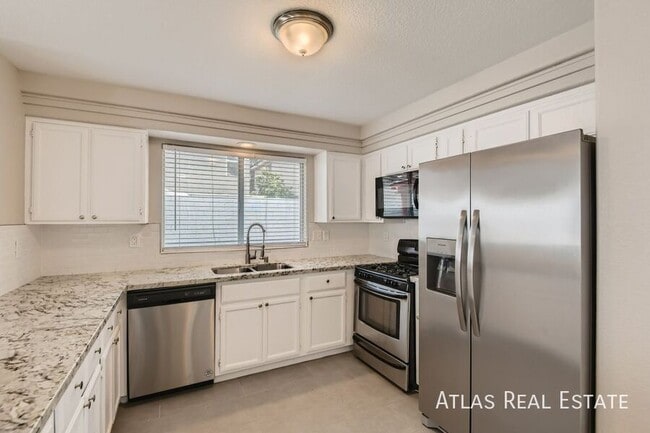 Building Photo - 2195 Eaglecloud Dr