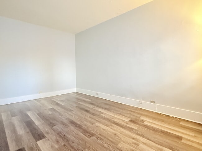 Photo du bâtiment - 1441 Wyandotte St E