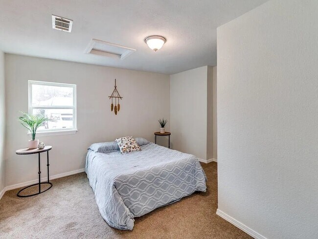 Building Photo - 2620 Princeton Dr
