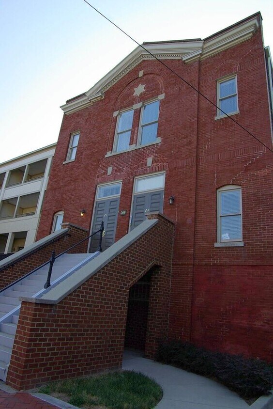 Primary Photo - 209 N 19th St