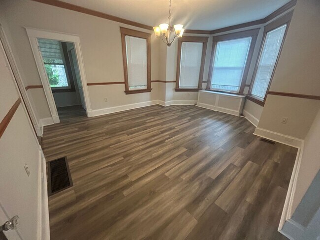 Foto del edificio - CHEVIOT- 4 Bedroom, 2 full Bathroom Specta...