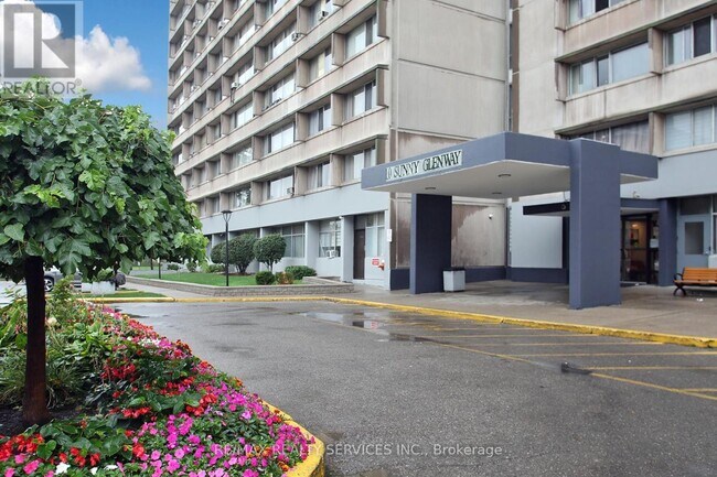 Photo du bâtiment - 507-10 Sunny Glenway