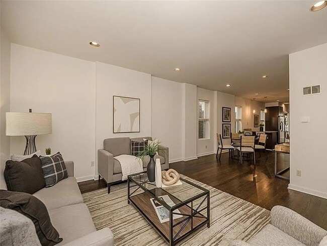 Building Photo - 6418 W Park Ave