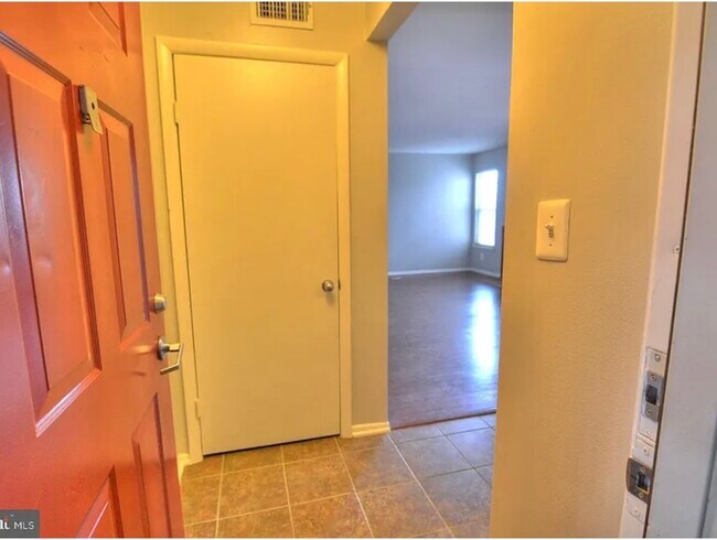 Foto del edificio - 1707 Ascot Way