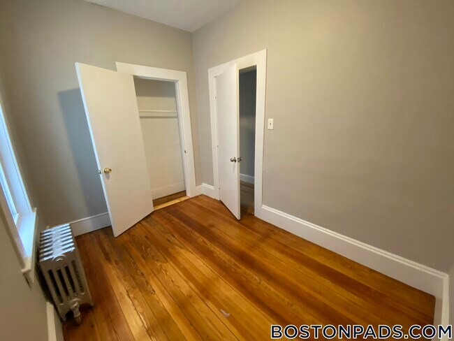 Foto del edificio - 677 Bennington St