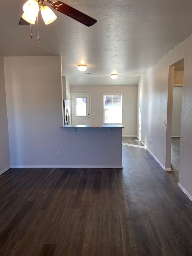 Foto del edificio - Three Bedroom | Two Bathroom Home in Fox H...