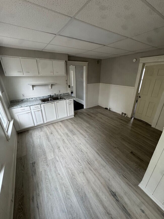 Building Photo - 692 E 128th St