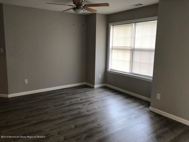 Building Photo - 403 Brookview Ct