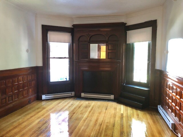 Building Photo - 1529 Beacon St