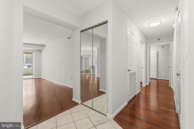 Building Photo - 14801 Pennfield Cir