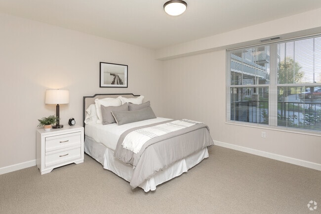 Amplia habitación - Amira Roseville  55+ Active Adult Living
