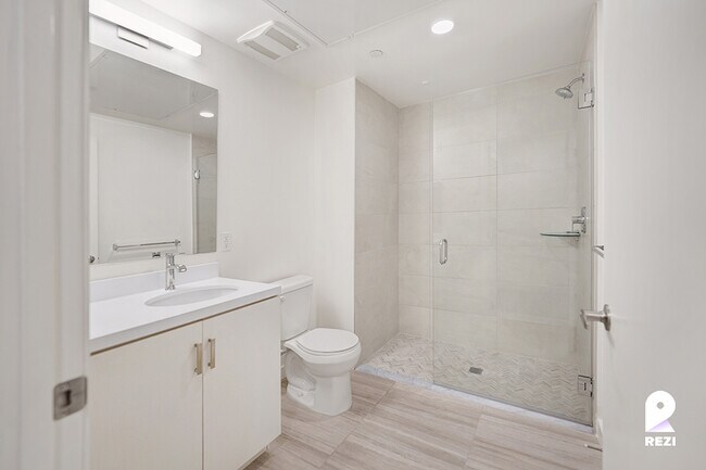 Foto del edificio - 1363 Colton St