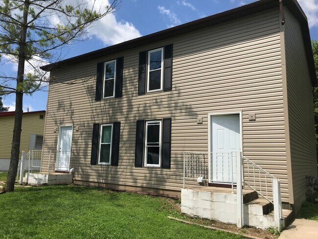Foto del edificio - New Listing Circleville - Newly Updated 2 Bedroom Duplex