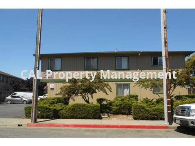 Building Photo - 2 Bedroom Apartment North Salinas