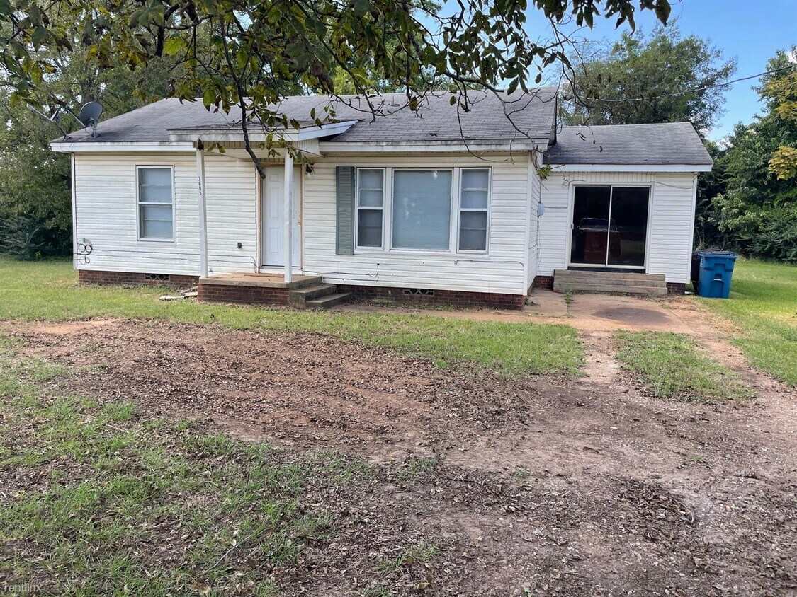 2 br, 1 bath House 3605 W Pinecrest Dr House Rental in Marshall, TX