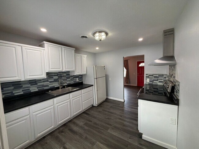 Foto del edificio - Check Out this price! Get it before it is gone!