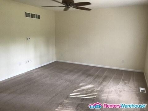 Building Photo - Move in ready 3bed 2.5 bath