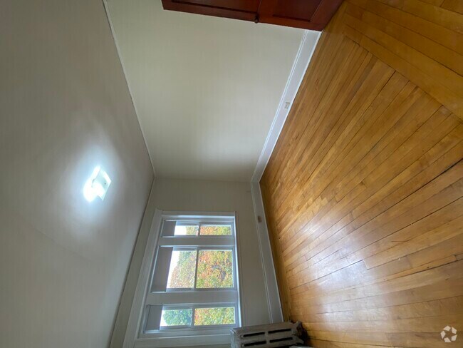 Building Photo - 1824 Beacon St