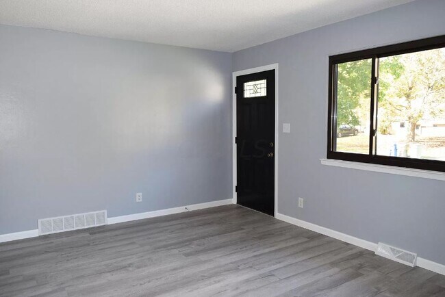 Building Photo - 4584 Fairgrove Rd