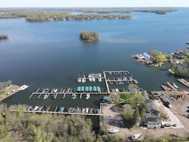 Foto del edificio - 23622 Smithtown Rd