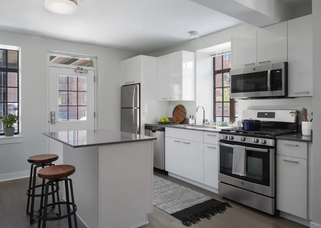 Building Photo - 1998 W Diversey Pkwy