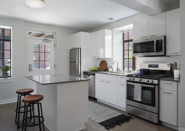 Foto del edificio - 1998 W Diversey Pkwy