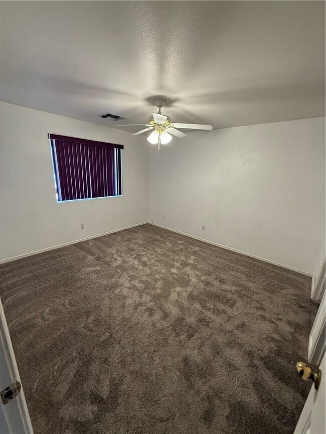 Foto del edificio - 2636 Chambers Ave
