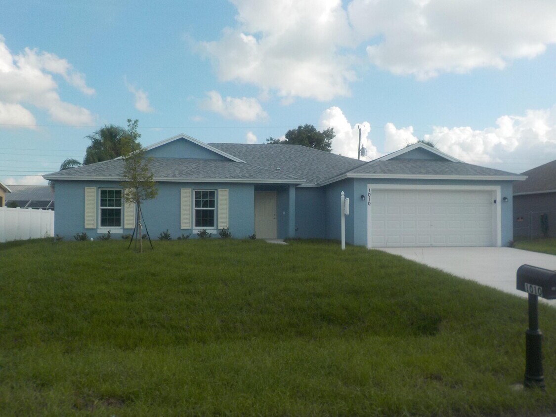 Primary Photo - 1010 SW Calmar Ave