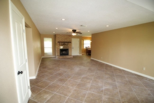 Building Photo - 7700 Spring Meadow Ln