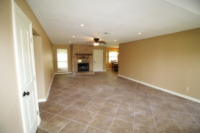 Foto del edificio - 7700 Spring Meadow Ln