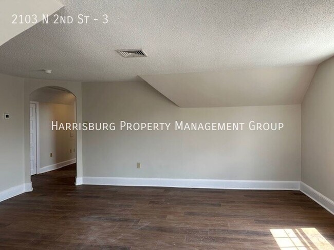 Foto del edificio - 1 Bedroom 1 Bath 3rd Floor Apt With Centra...