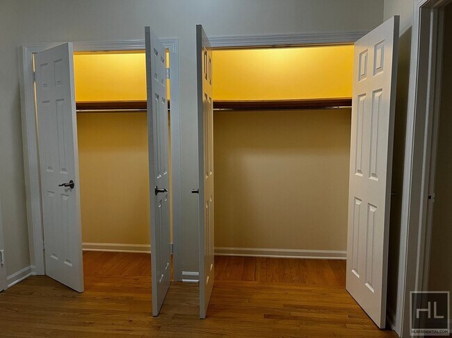 Foto del edificio - West 56th Street - Bright One-Bedroom Apar...