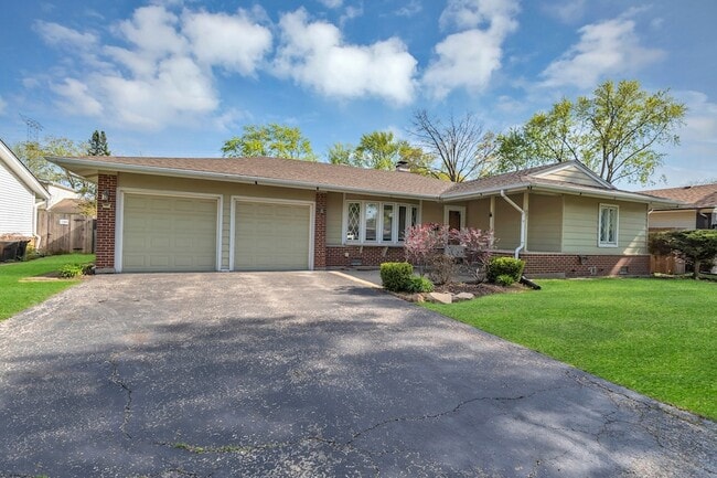 Building Photo - 601 Sycamore Dr