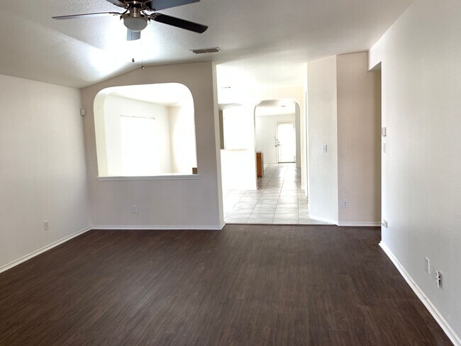 Foto del edificio - Charming Home Awaits: Spacious & Modern Living in a Prime Location