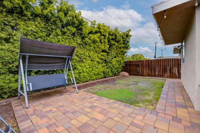 Building Photo - 3917 W 176th St