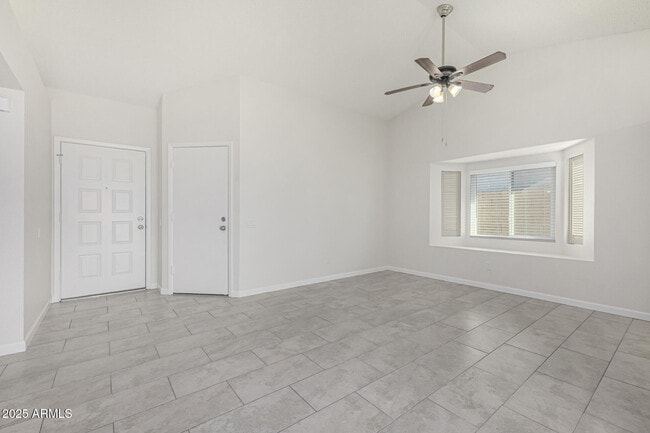 Building Photo - 1813 E Grandview Rd